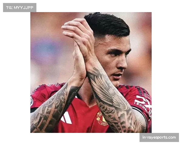 曼联提拔青训中卫做第四人 头球强站位稳弥补防线轮换深度